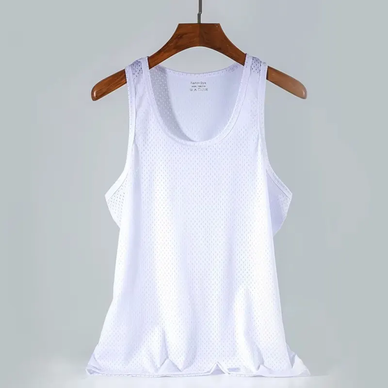 Débardeur blanc sur cintre