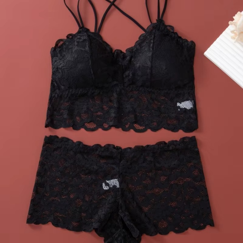 Détail de l’ensemble en dentelle