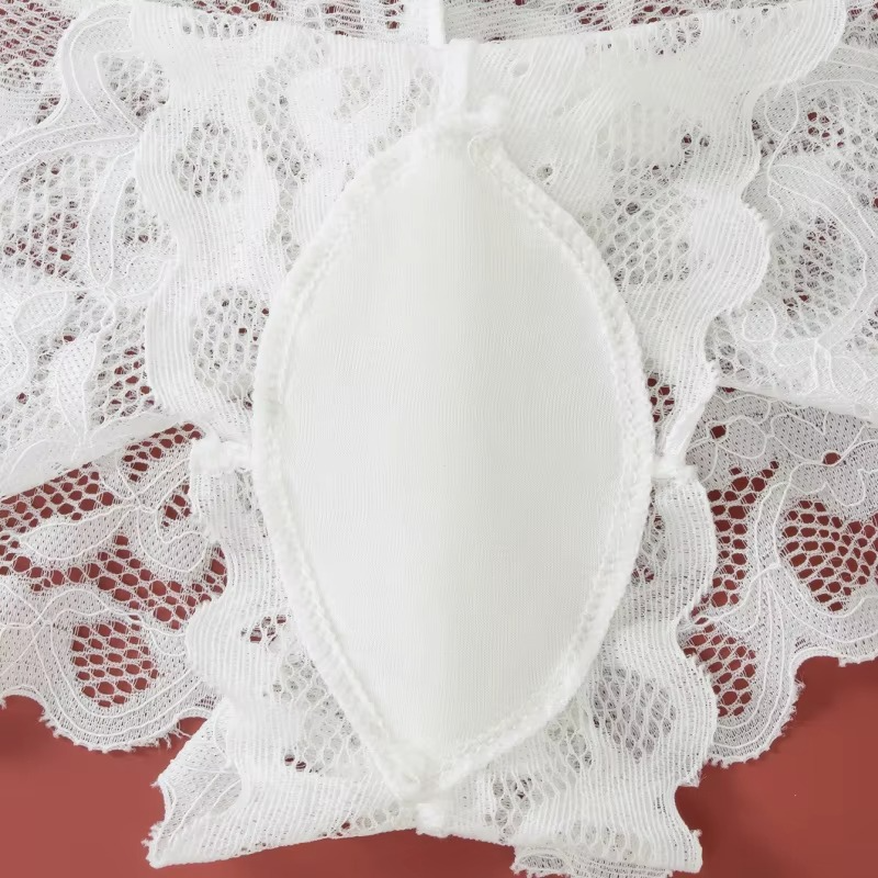 Détail de l’ensemble en dentelle