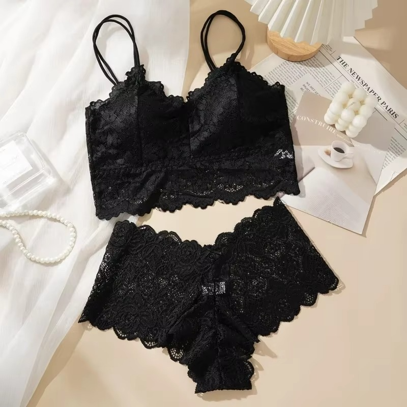 Ensemble en dentelle noire, haut et culotte