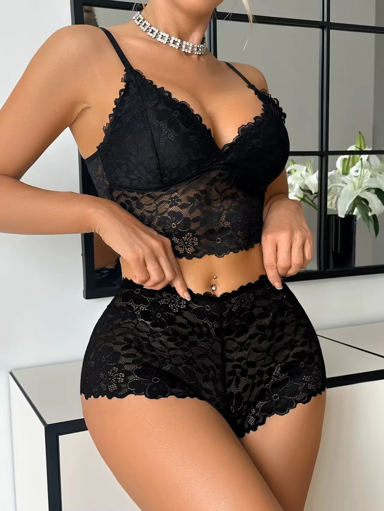 Ensemble de lingerie en dentelle noire, haut et culotte