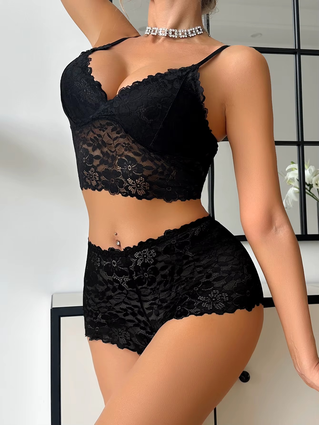 Culotte assortie de l’ensemble en dentelle